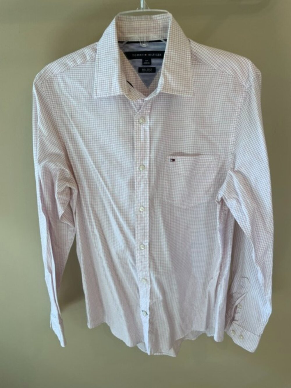 Men's Tommy Hilfiger Cotton Sport Shirt in size Small. Like New, only worn twice